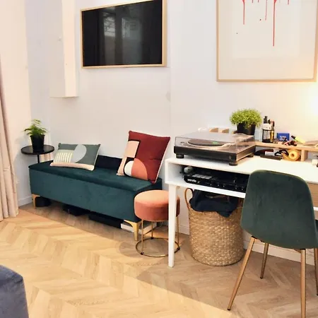 Superb Warm Studio In The Marais